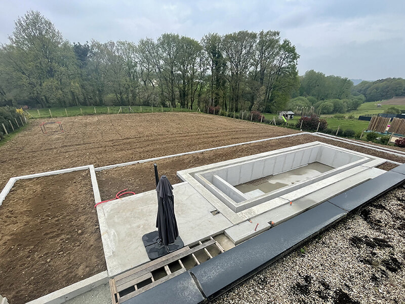 construction-piscine-beton-et-amenagement-paysager-morbihan